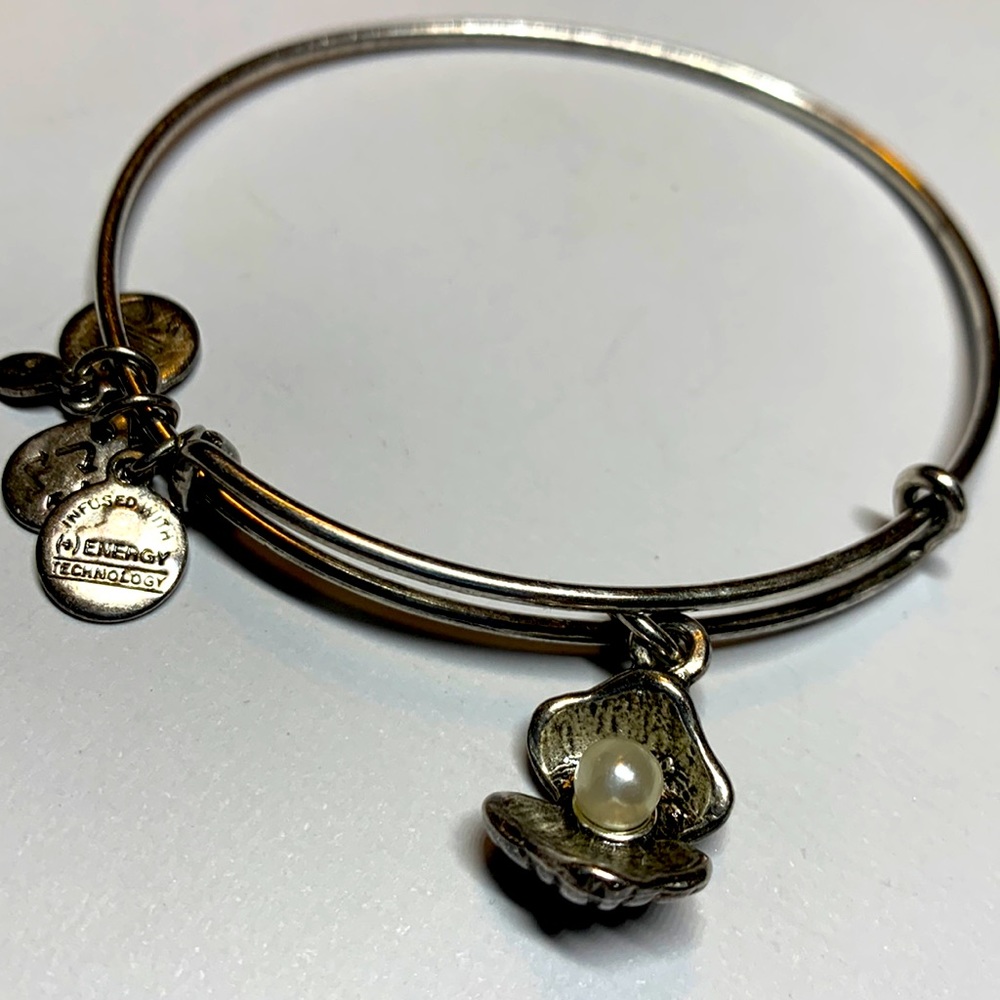 3/$20 Alex and Ani sea shell with pearl silver tone bracelet